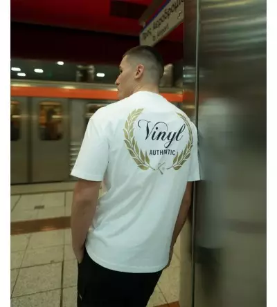 Vinyl μπλούζα long line με τύπωμα λευκή cotton regular fit ανδρική