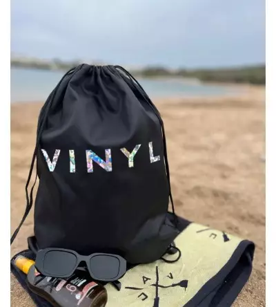 VINYL GYMSACK ΜΑΥΡΗ ΜΕ ΛΟΓΟΤΥΠΟ ΚΑΘΡΕΠΤΗ